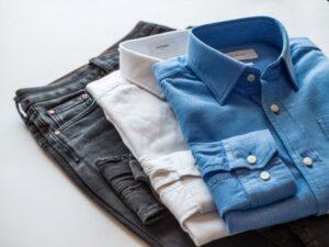 casualowa koszula i jeansy