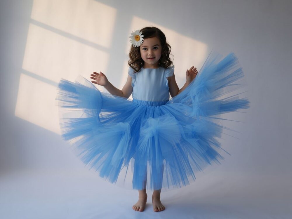 moda dziecięca niebieska spódniczka